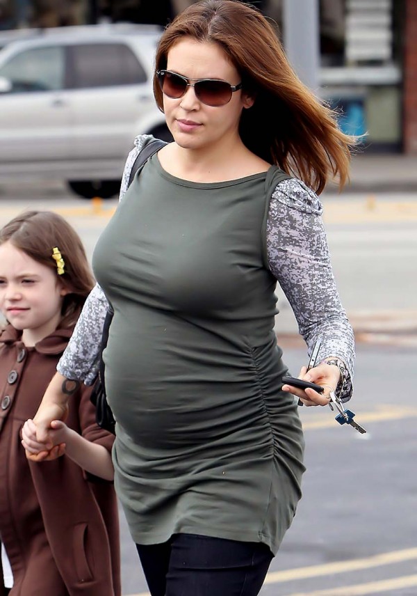 Alyssa Milano pregnant curves Alyssa Milano pregnant curves