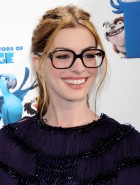 Anne Hathaway sexy nerd