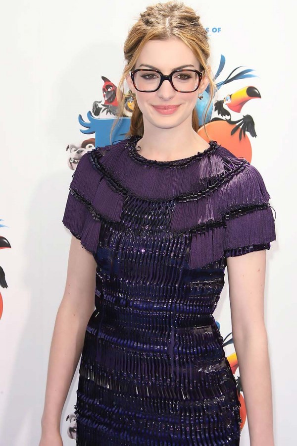 Anne Hathaway sexy nerd