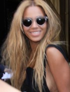 Beyonce sideboob