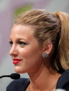 Blake Lively hot cleavage