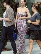 Miranda Kerr hot mom boobs