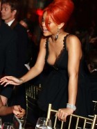 Rihanna cleavage Rihanna cleavage
