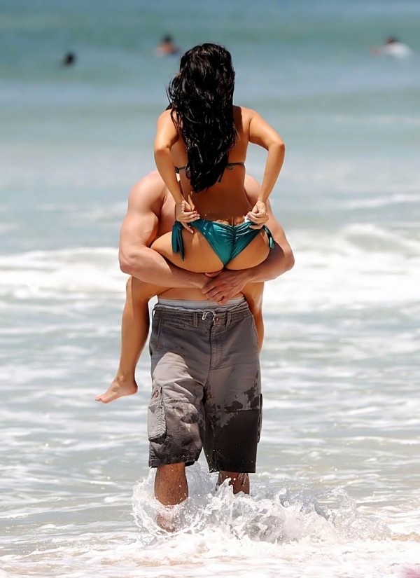 Kim Kardashian hot in bikini Kim Kardashian hot in bikini