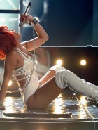 Rihanna and Britney Spears hot perform Rihanna and Britney Spears hot perform