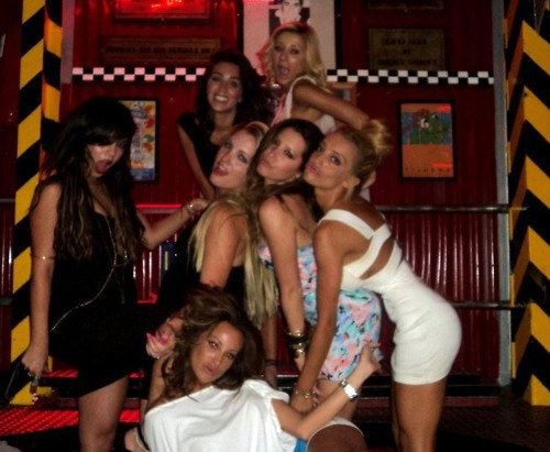 Vanessa Hudgens and Ashley Tisdale hot pics Vanessa Hudgens and Ashley Tisdale hot pics