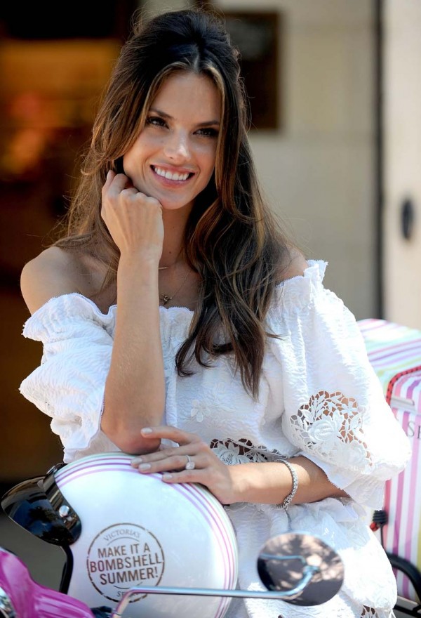 Alessandra Ambrosio hot