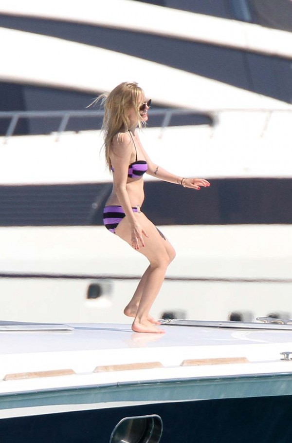 Avril Lavigne bikini