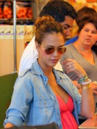Jessica Alba pregnant cleavage