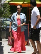 Jessica Alba pregnant cleavage