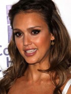 Jessica Alba pregnant cleavage