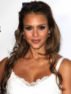 Jessica Alba pregnant cleavage