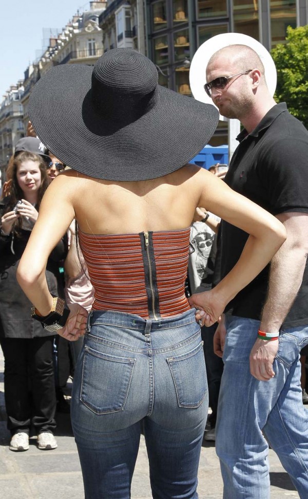Nicole Scherzinger cleavage jeans Nicole Scherzinger cleavage jeans