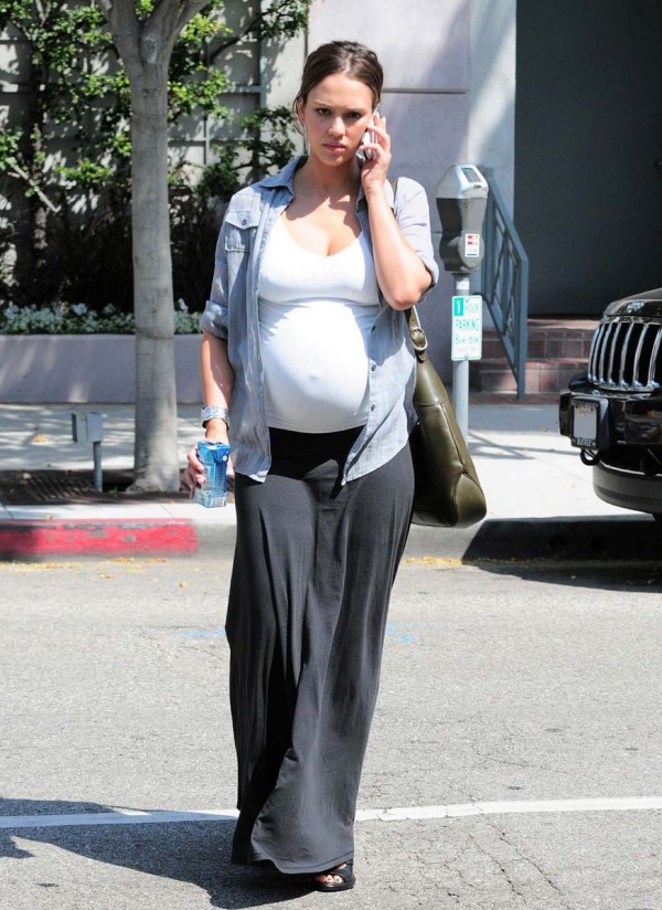 Jessica Alba pregnant pokies