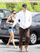 Rachel Bilson hot in short shorts