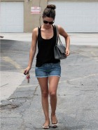 Rachel Bilson hot in short shorts