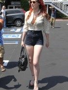 Rumer Willis cleavage