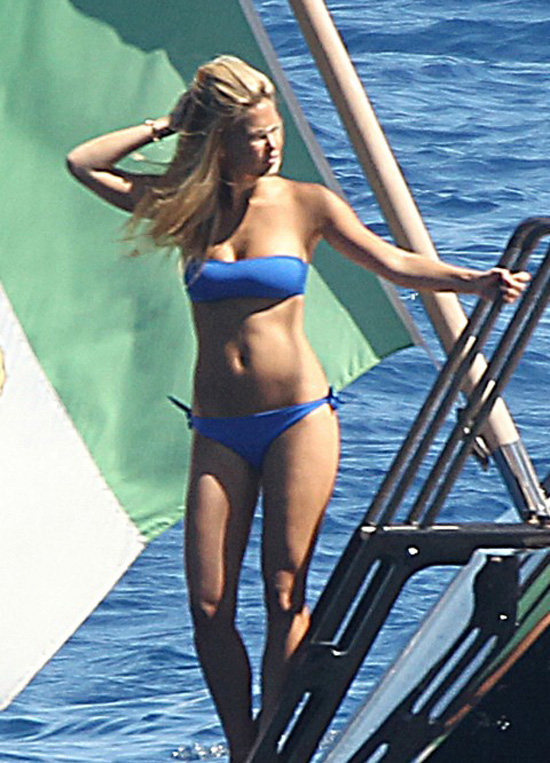 Bar Refaeli bikini hotness