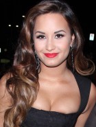 Demi Lovato boobs Demi Lovato boobs