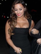 Demi Lovato boobs Demi Lovato boobs