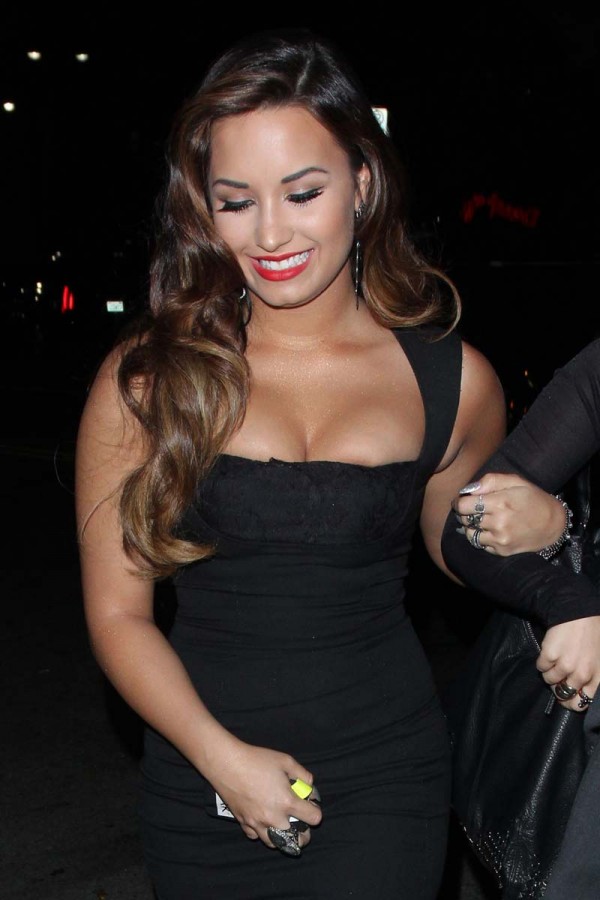 demilovatoboobs9jpg