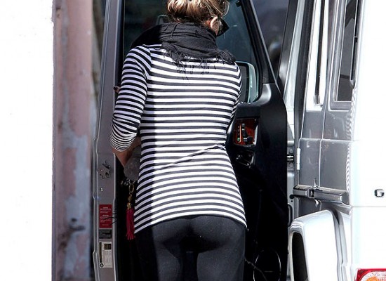 Hilary Duff pregnant booty