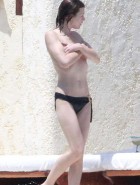 Milla Jovovich topless bikini