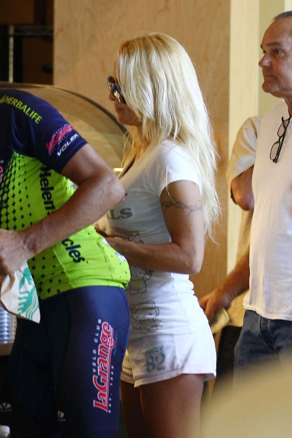 Pamela Anderson hot