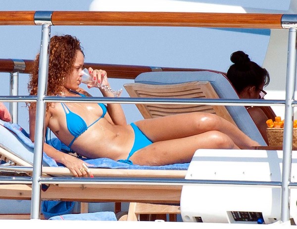 Rihanna bikini drunk Rihanna bikini drunk