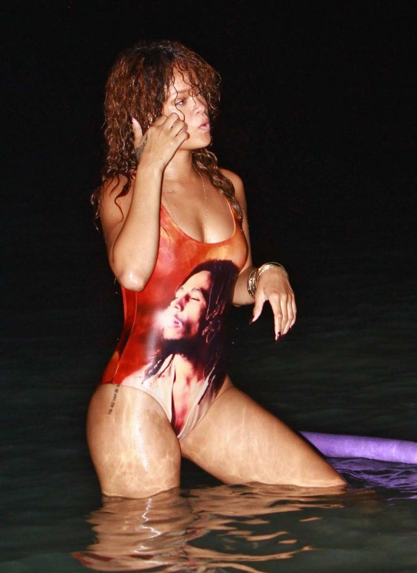 Rihanna sexy swimsuit Rihanna sexy swimsuit