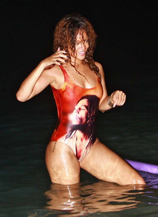 Rihanna sexy swimsuit Rihanna sexy swimsuit