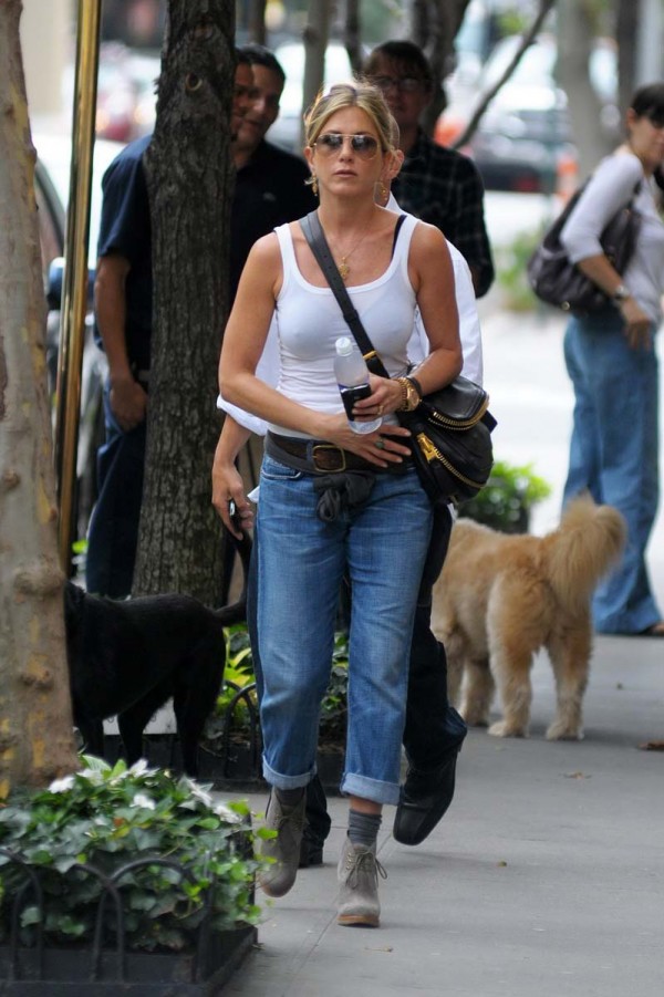 Jennifer Aniston pokey nipples
