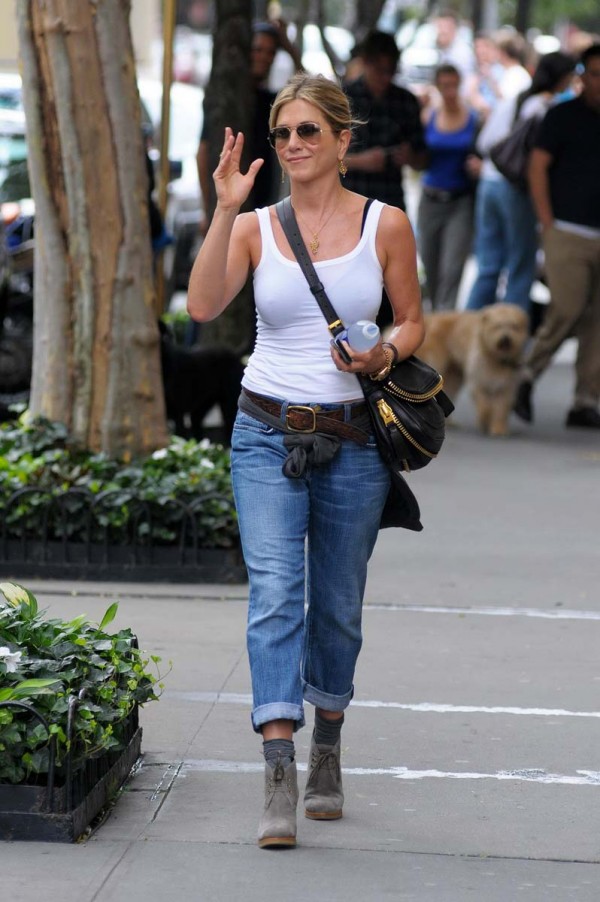 Jennifer Aniston pokey nipples