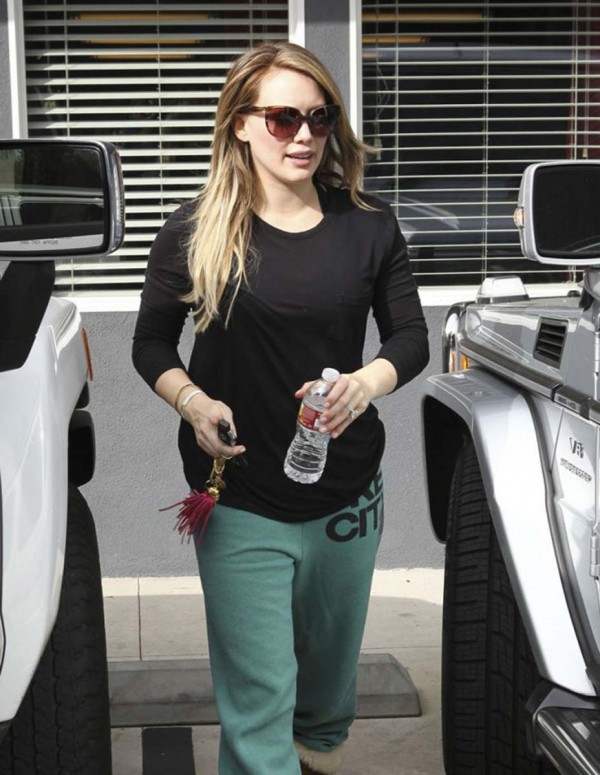 Hilary Duff pilates class