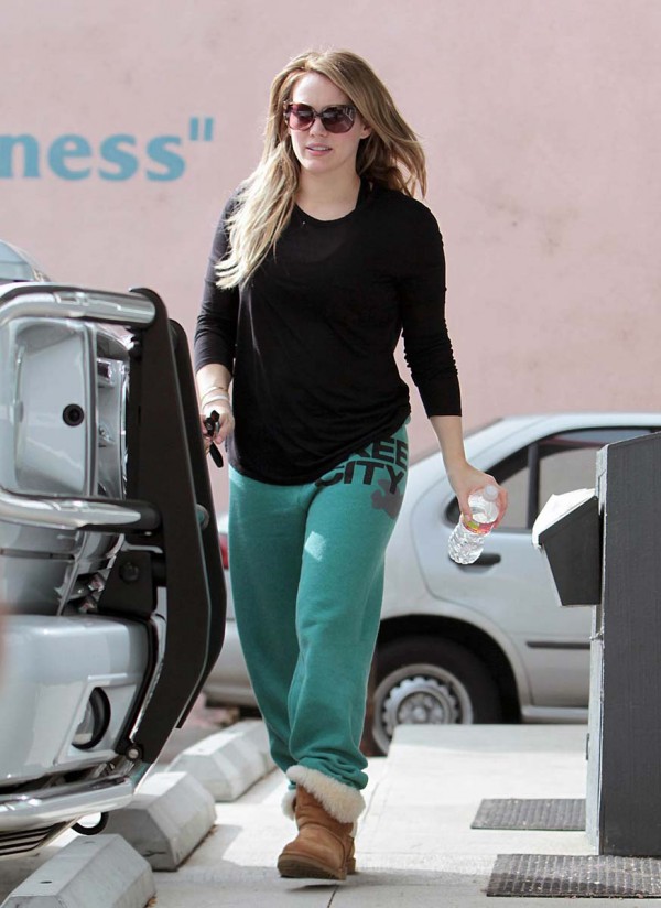 Hilary Duff pilates class