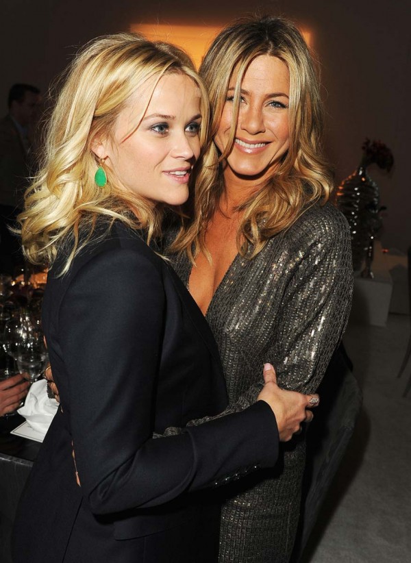 Jennifer Aniston braless cleavage