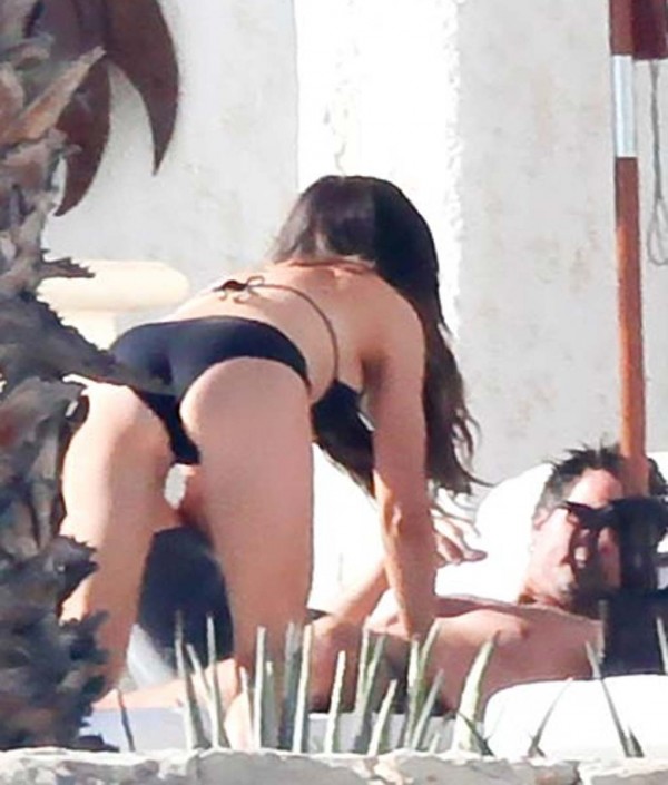 Kate Beckinsale bikini hotness