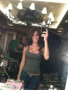 Melanie Iglesias cleavage