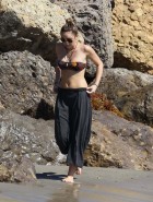 Miley Cyrus bikini hotness