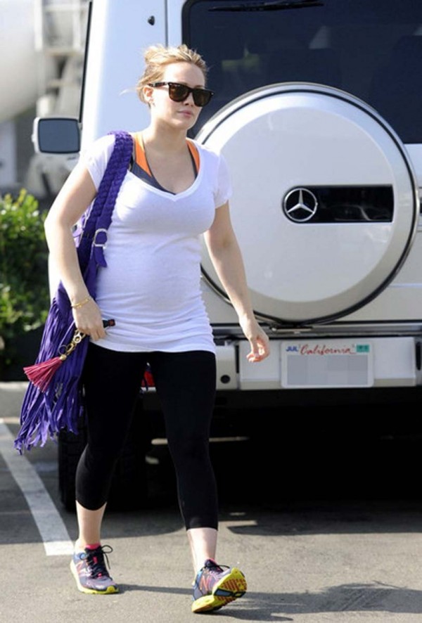 Hilary Duff pregnant belly