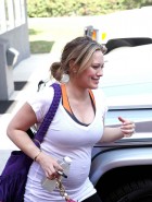 Hilary Duff pregnant belly