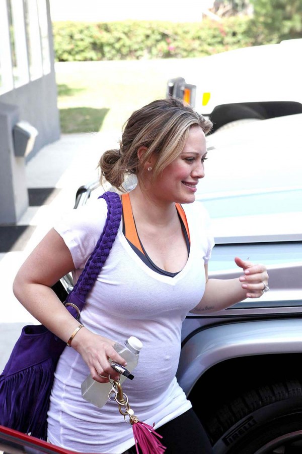 Hilary Duff pregnant belly
