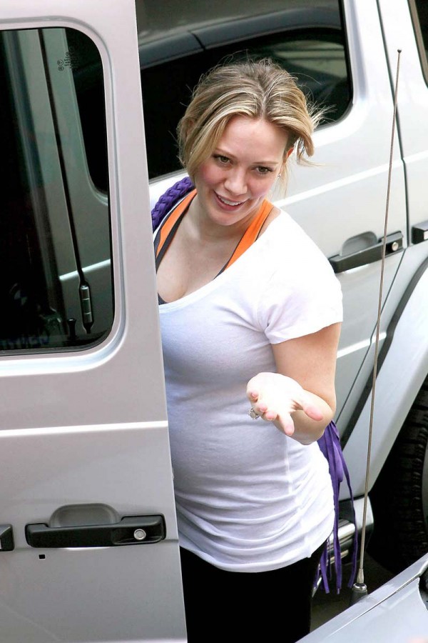 Hilary Duff pregnant belly Hilary Duff pregnant belly
