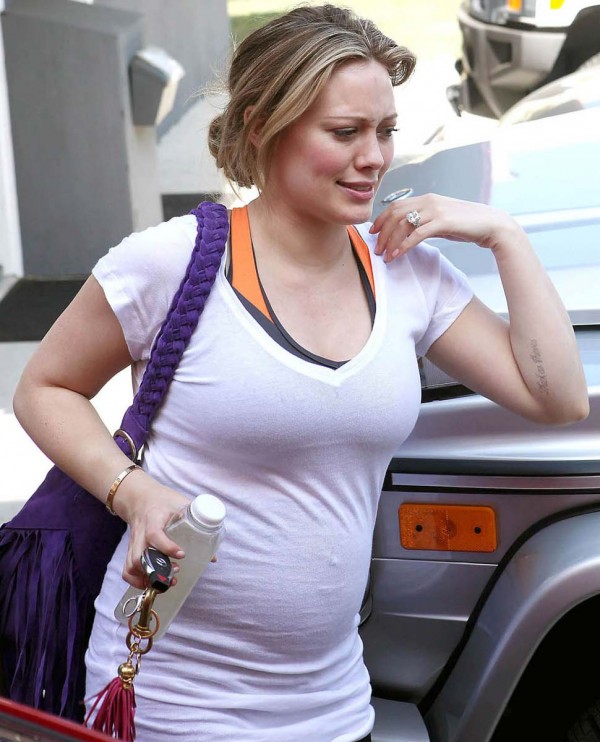 Hilary Duff pregnant belly