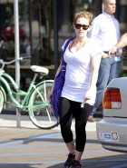 Hilary Duff pregnant belly
