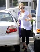 Hilary Duff pregnant belly