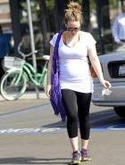 Hilary Duff pregnant belly