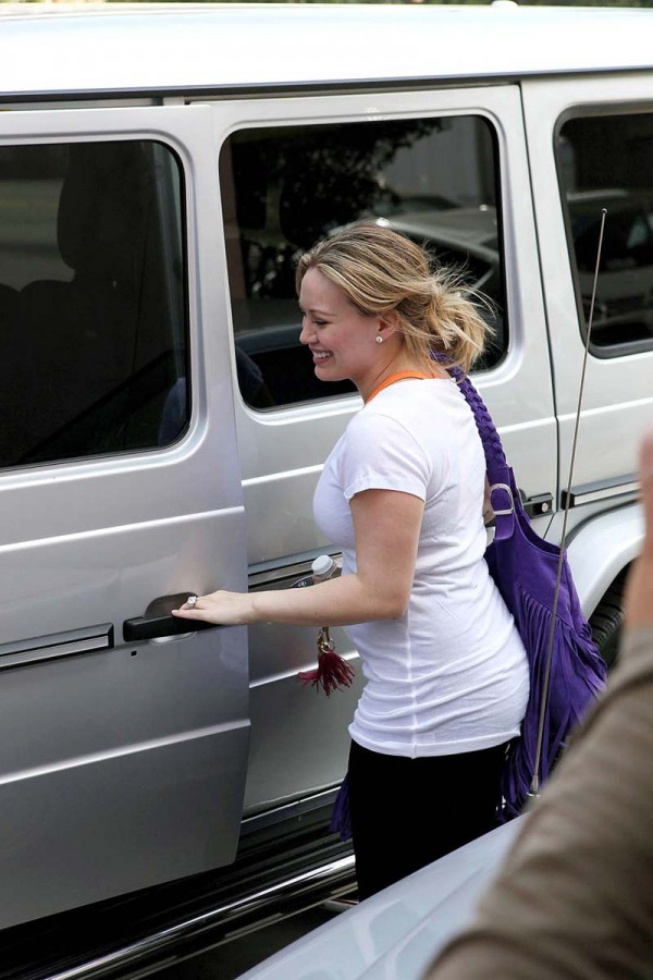 Hilary Duff pregnant belly