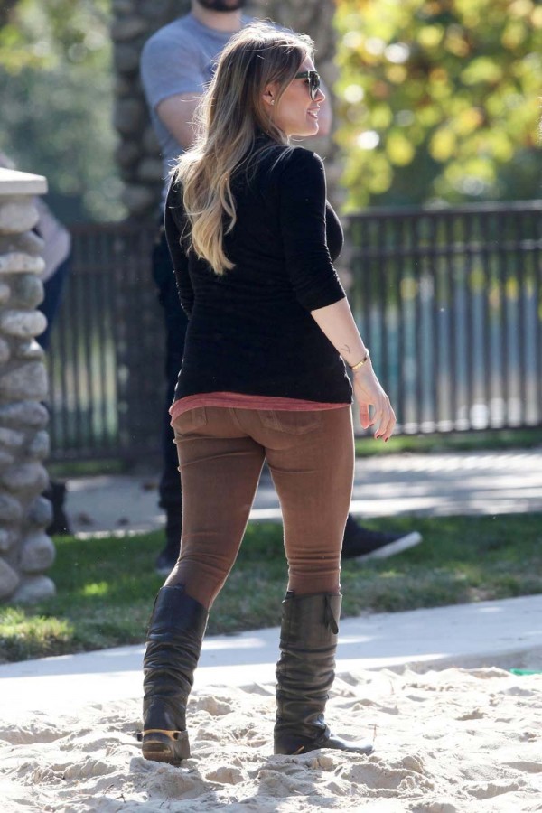 Hilary Duff pregnant profile