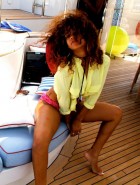 Rihanna vacation hotness
